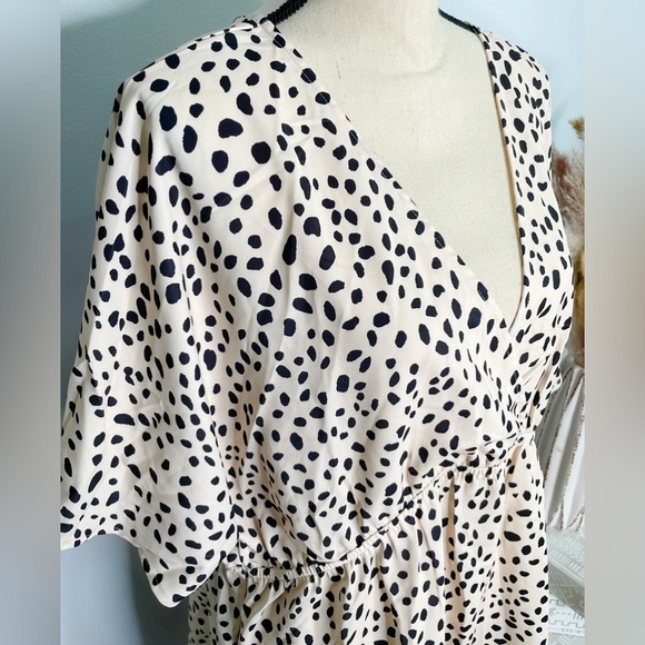 ✨FINAL SALE✨ NWOT Cream & Black Dotted Dress - 3X - Picture 3 of 4